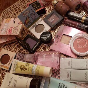 Huge Ipsy Makeup Lot Look at all pictures, this one is HUGE! over 20 pieces!